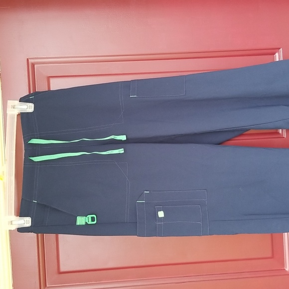 Carhartt 2 piece scrub set. - Picture 5 of 11